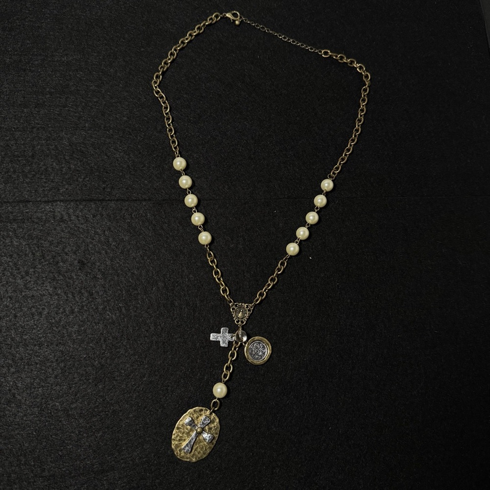 Elegant Gold and Cream Pendant Necklace